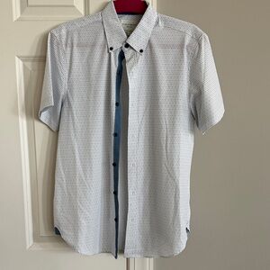 Country Road White Short-Sleeve Button-Down Shirt with Blue Trim